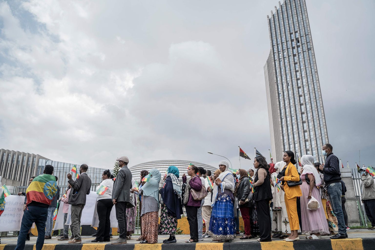 Rahvas kogunes Etioopia pealinnas Addis Abebas Aafrika Liidu peakorteri ette, et avaldada meelt lahingutegevuse jätkumise vastu 4. oktoober 2022.