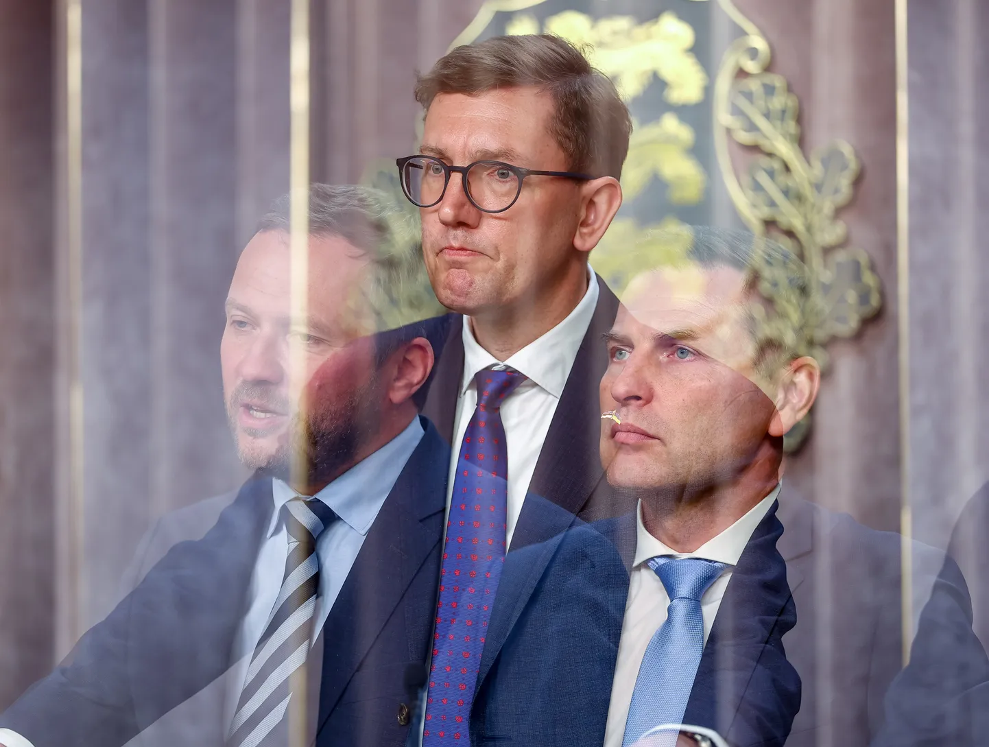 EE200st võib saada piltlikult öeldes veskikivi jala küljes, mis hakkab Reformierakonda põhja kiskuma. Fotol välisminister Margus Tsahkna, peaminister Kristen Michal, kaitseminister Hanno Pevkur. Mitmiksäritus.