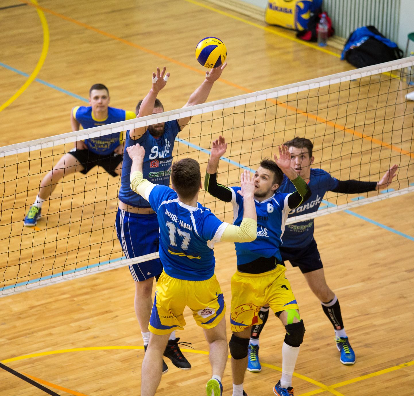 Läinud aastal maakonna meeste võrkpalli turniiri finaalis alistas Suure-Jaani meeskond Viljandi valla esinduse.