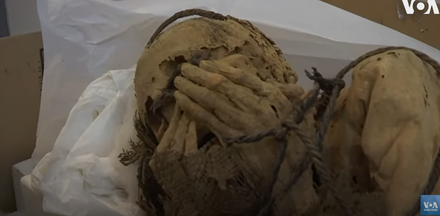 Peruus leitud muumial on käed näo ees