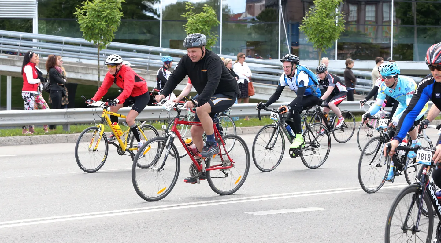 Loodusmajas näidatav film "Bikes vs Cars" keskendub rattasõidu võimalikkusele linnatänavatel. Eestis on tänavad ratturite päralt tavaliselt vaid rattarallide ajal.