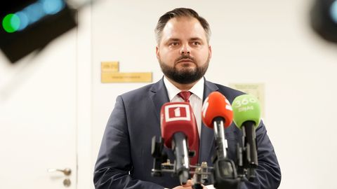 Jaunā Vienotība neveidos koalīciju ar deputātiem, kas ievēlēti no Šlesera un Rosļikova partijām