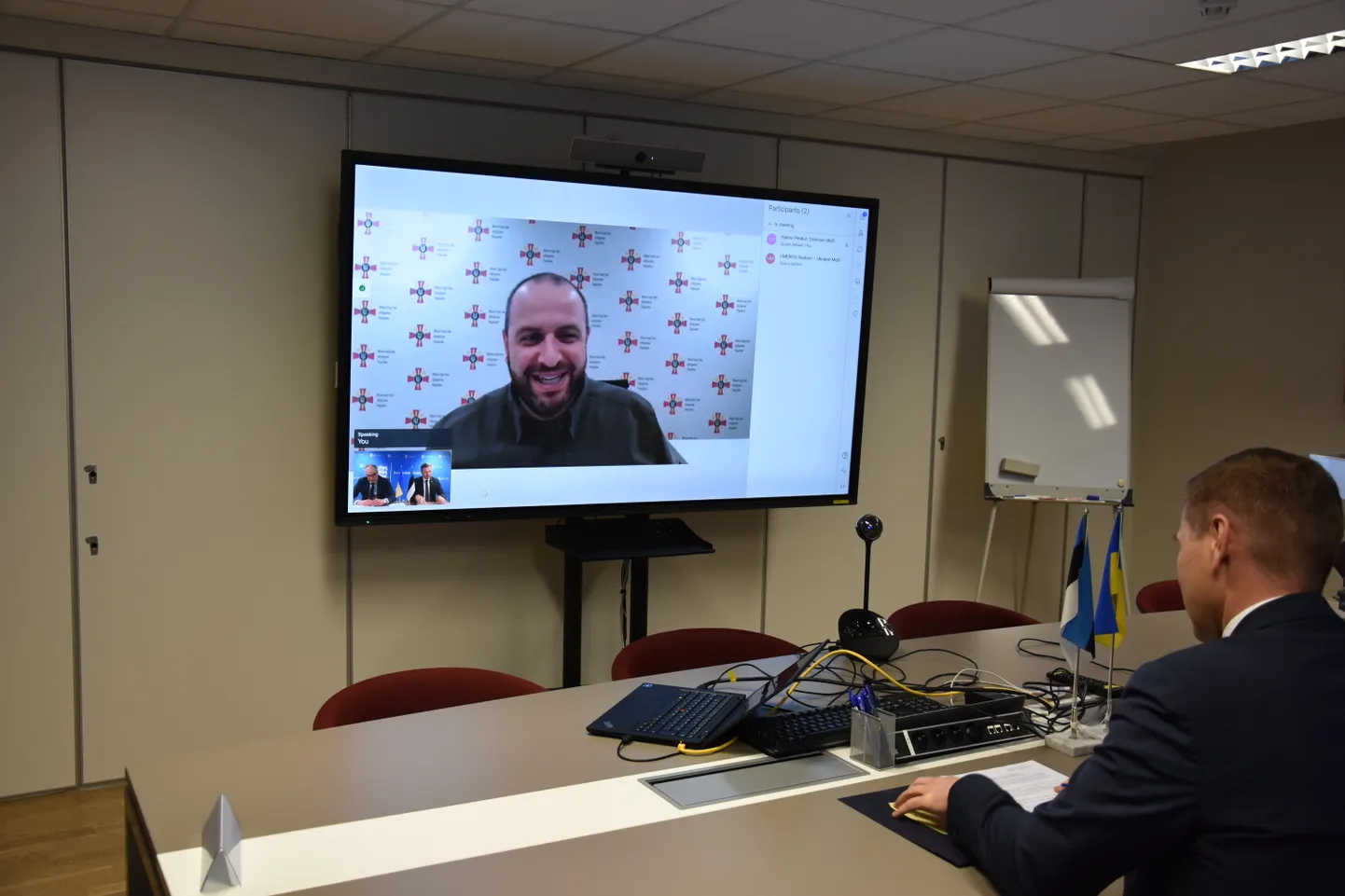 Министры обороны Эстонии и Украины пообщались посредством видеосвязи.