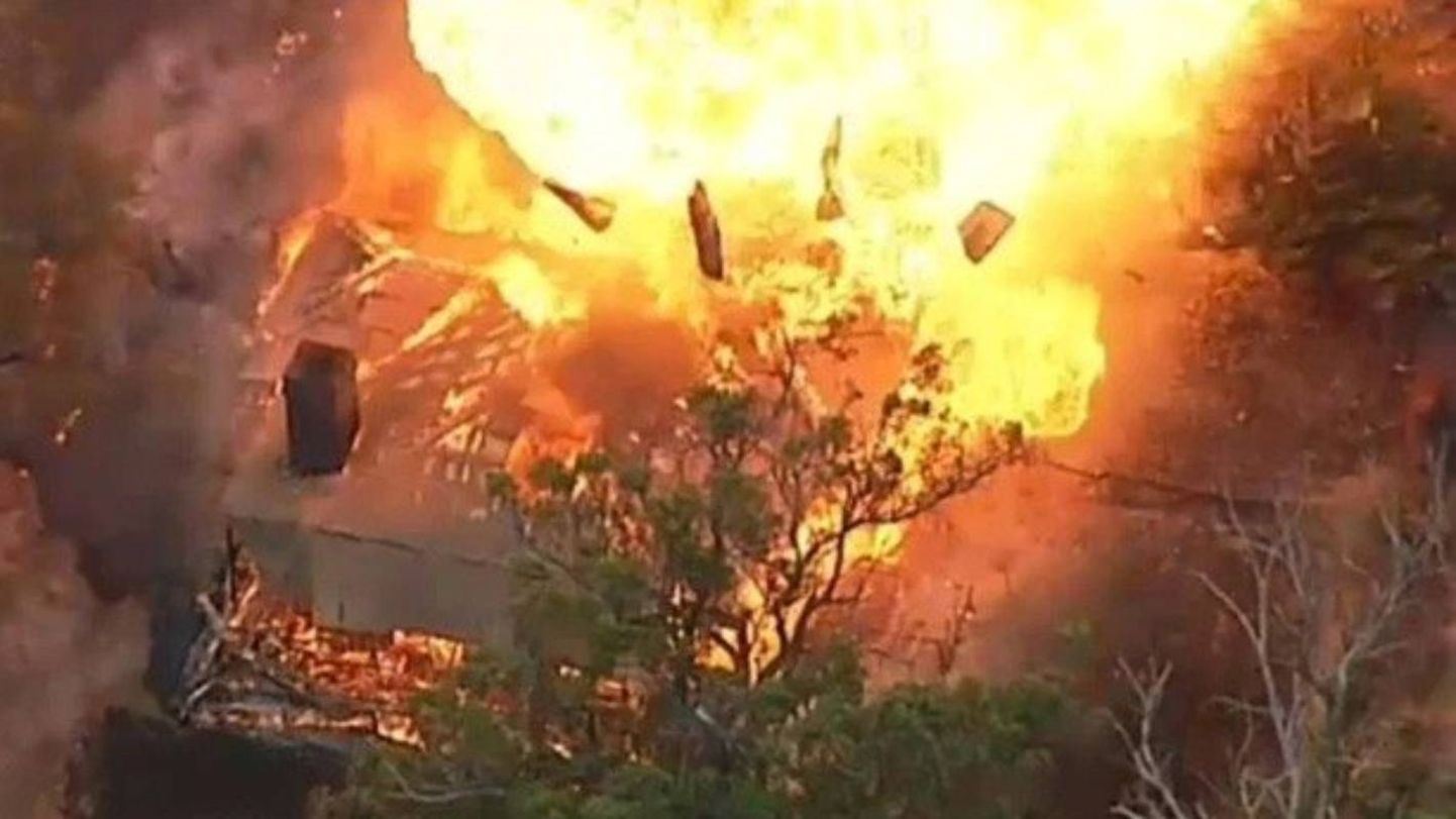 Austraallane nägi uudistesaatest, kuidas ta maja tuleroaks langes