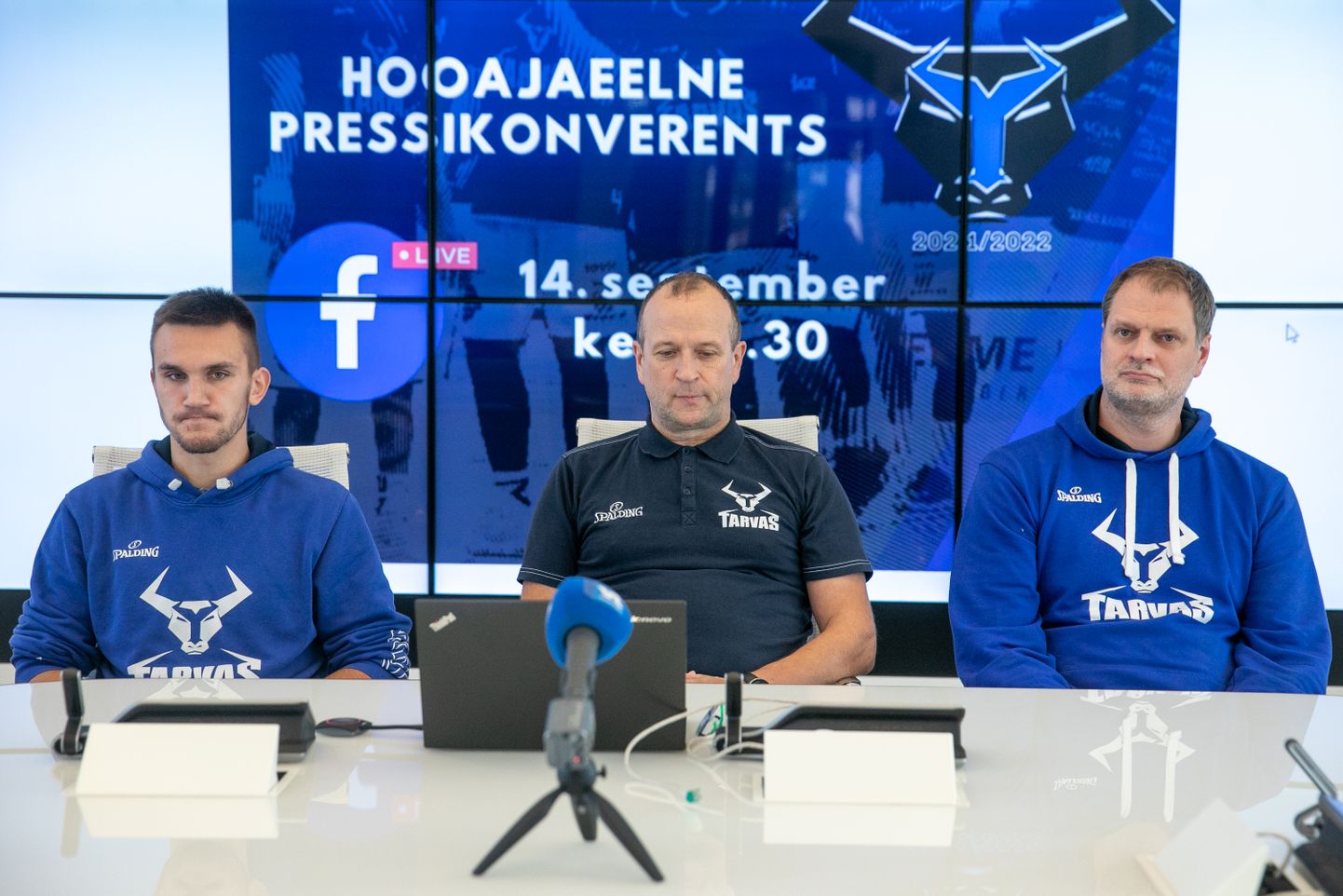 Rakvere Tarvas tutvustas kodulinnas ajakirjanikele algava hooaja plaane. Vasakult meeskonna kapten Sten Saaremäel, mänedžer Arnu Lippasaar ja peatreener Martin Müürsepp.
