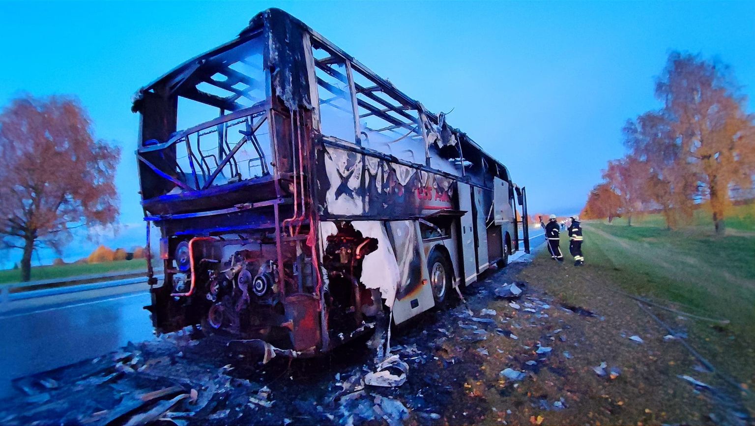 Сгоревший автобус EkspressAutoL около Хальяьа