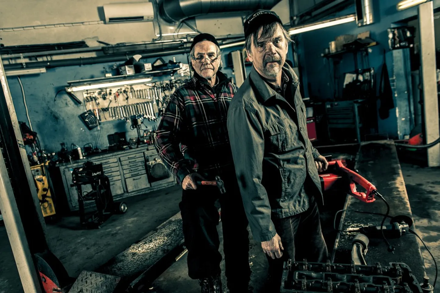 Vana Baskini Teatri eelviimaseks lavastuseks jääb 8. märtsil 2019 esietenduvVana Baskini Teatri ja Polygon Teatri koostööprojekt Mika Myllyaho komöödia «Garaaž», kus mängivad Tõnu Oja ja Andrus Eelmäe, lavastab Tamur Tohver.
