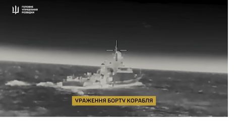 VIDEO ⟩ Ajalooline rünnak: Ukraina droonid lõid Mustal merel rivist välja Vene sõjalaeva