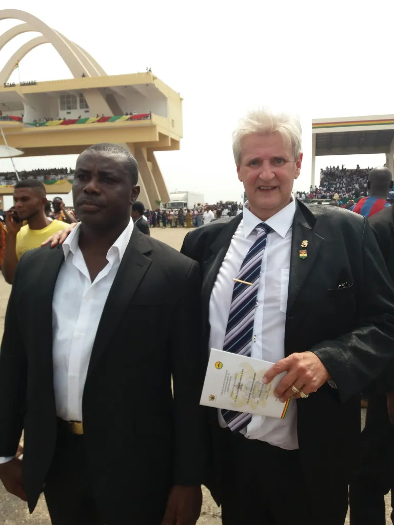 Carl Danhammer Ghana printsi kohustusi täitmas.