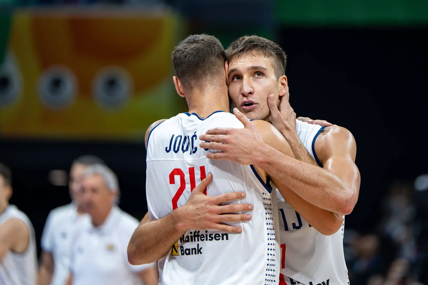 Teineteist õnnitlevad Serbia koondislased Bogdan Bogdanovic (taga) ja Stefan Jovic.