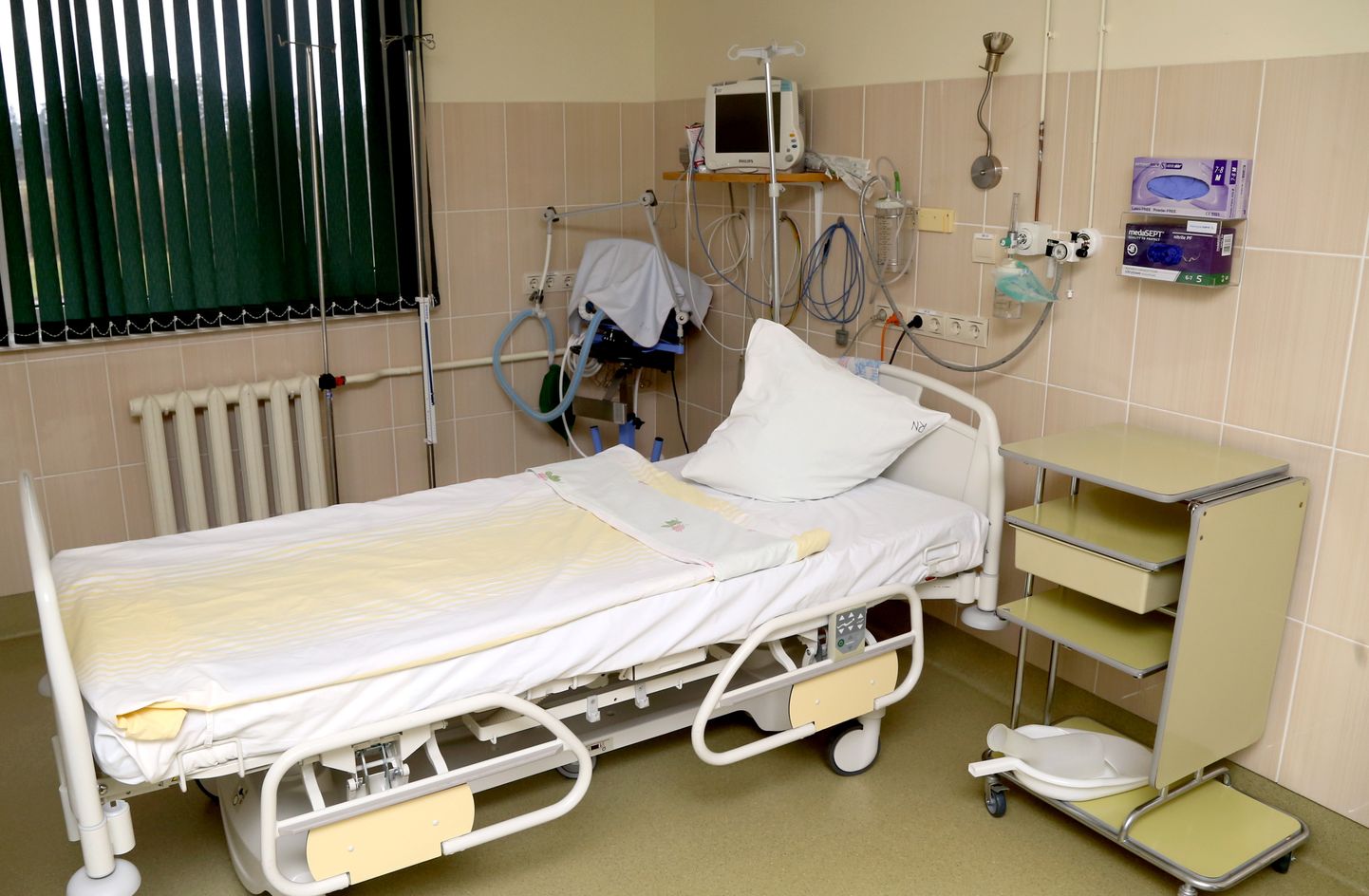 Slimnīcas gulta; ilustratīvs foto.