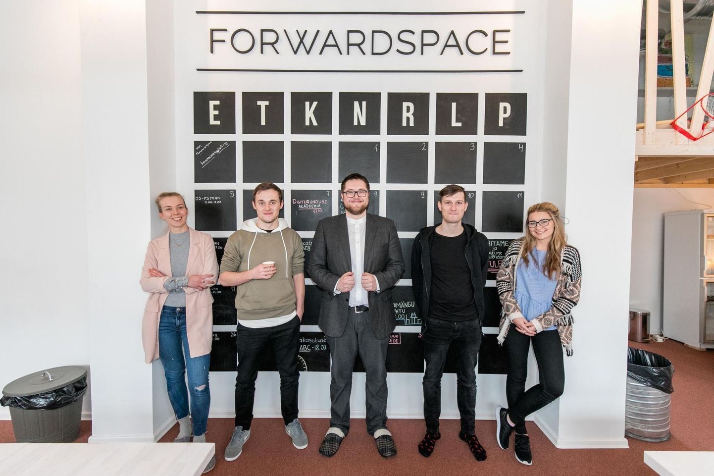 Forward­space pakub ettevõtjatele kontorit. (Paremalt) keskuse asu­tajad Agnes Talalaev, Oliver Sild, Silver Smeljanski, Marten Palu, Marie Rosalie ­Hanni.