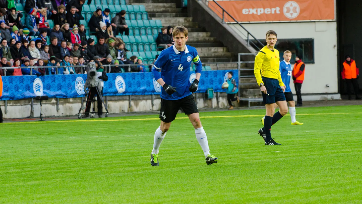 Pärnu meeskonnas jooksis väljakule ka Raio Piiroja.