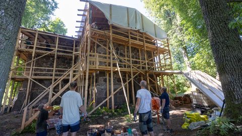 Tuhalaane kiriku päästavad resataureerimislaager ja annetajate raha