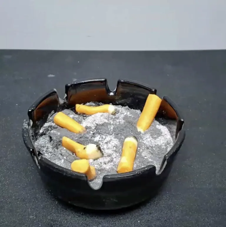Maitsev puding, mis näeb välja nagu konidega tuhatoos.