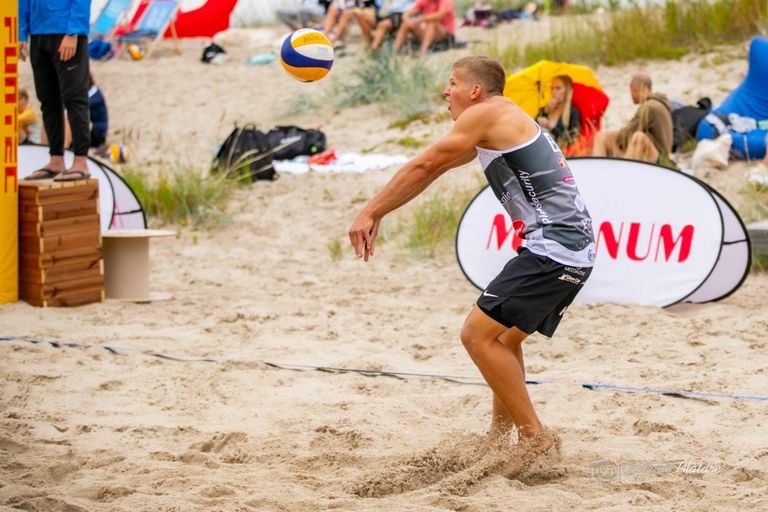 Kaur Erik Kais mängib praegu saalis Pärnu võrkpalliklubi eest, suveks kolib 20aastane pärnakas rannaliivale.