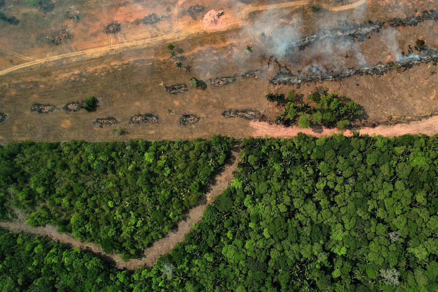 Aerofoto metsapõlegust Amazonases.
