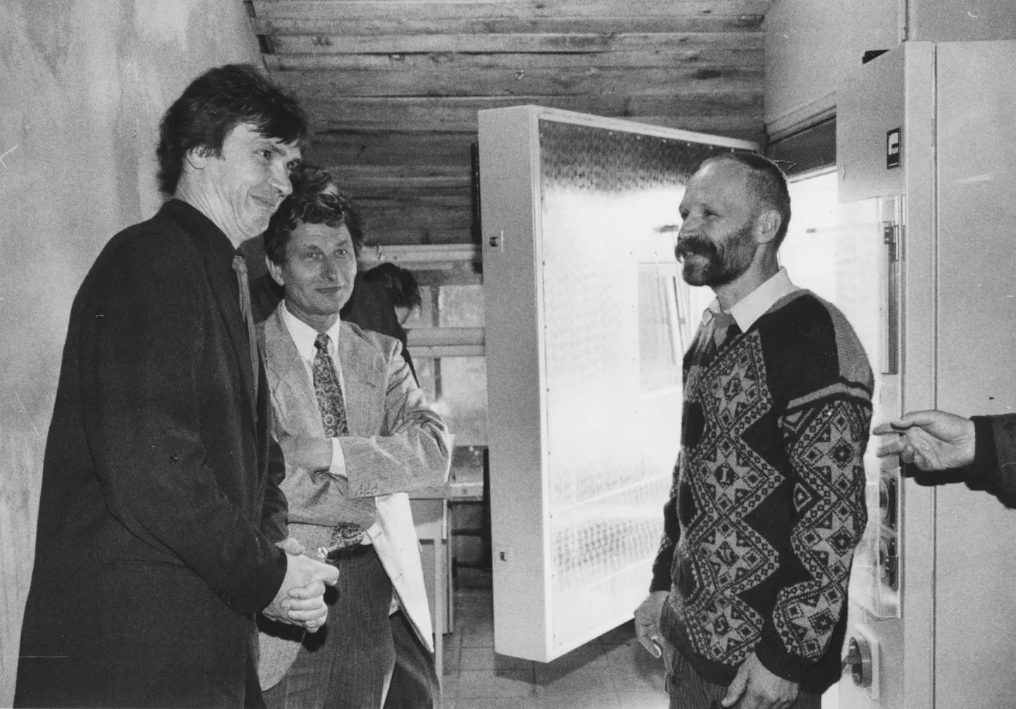 Kalevi Kull (paremalt), Agu Laisk ja Vello Oja avaldasid 1980. aastal eksperimentaalbotaanika ajakirjas teadusartikli taimelehtede õhulõhede avanemise statistikast, millele tänini sagedasti viidatakse. Foto pärineb kümnend hilisemast ajast.