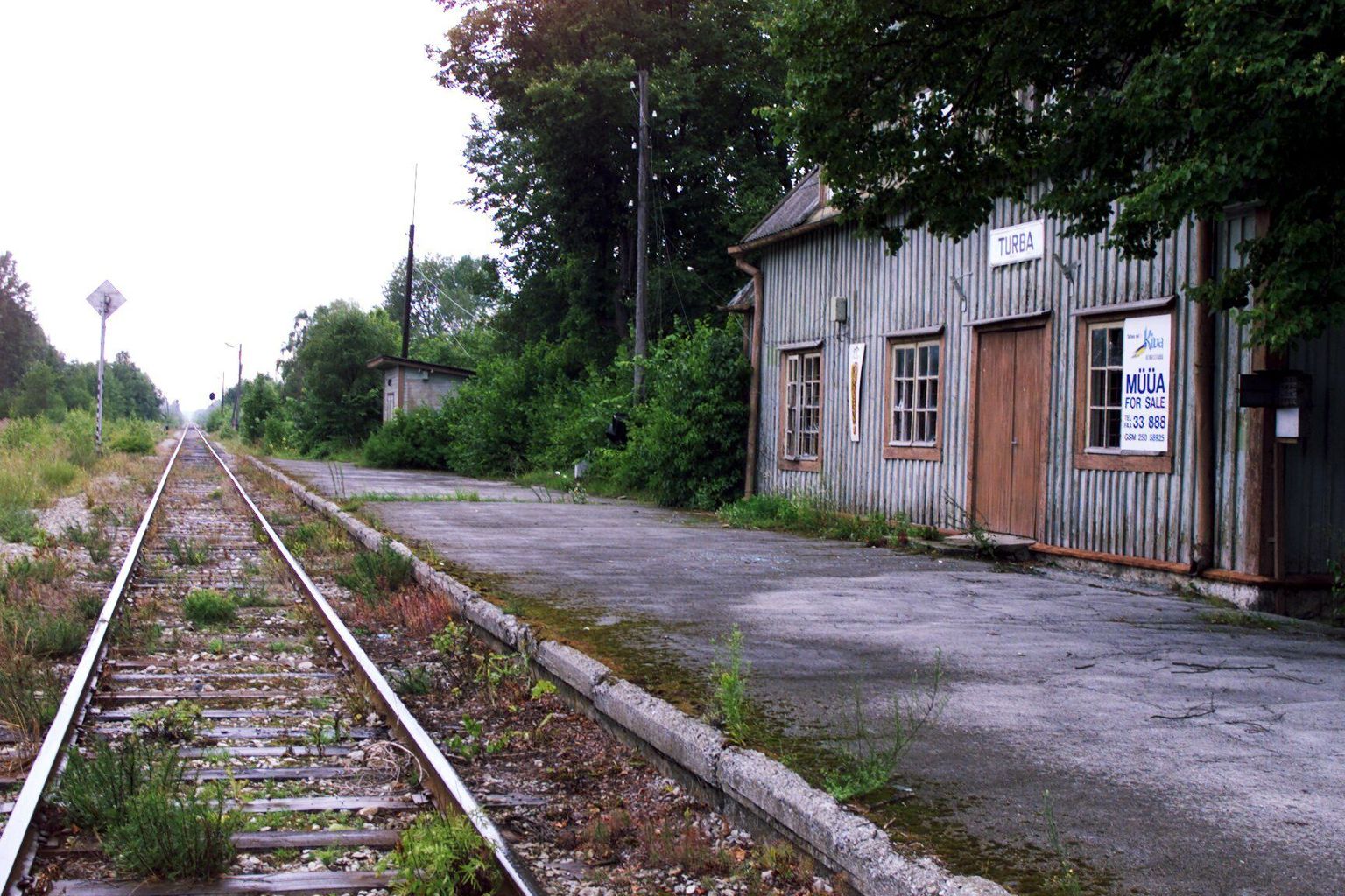 Turba raudteejaam pärast rongiliikluse lõppemist.