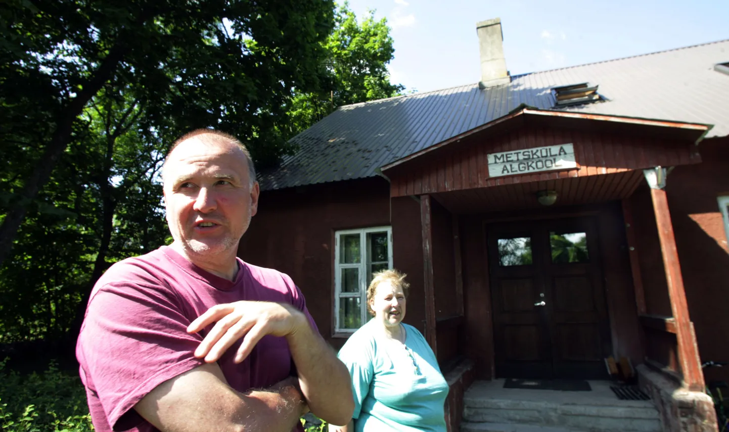 Metsküla algkooli ammune direktor ja praegune Tallinna reaalkooli direktor Gunnar Polma ning sama kooli kooliteenija ja näiteringi juhendaja Ene Ploom.
th/Foto TOOMAS HUIK/POSTIMEES