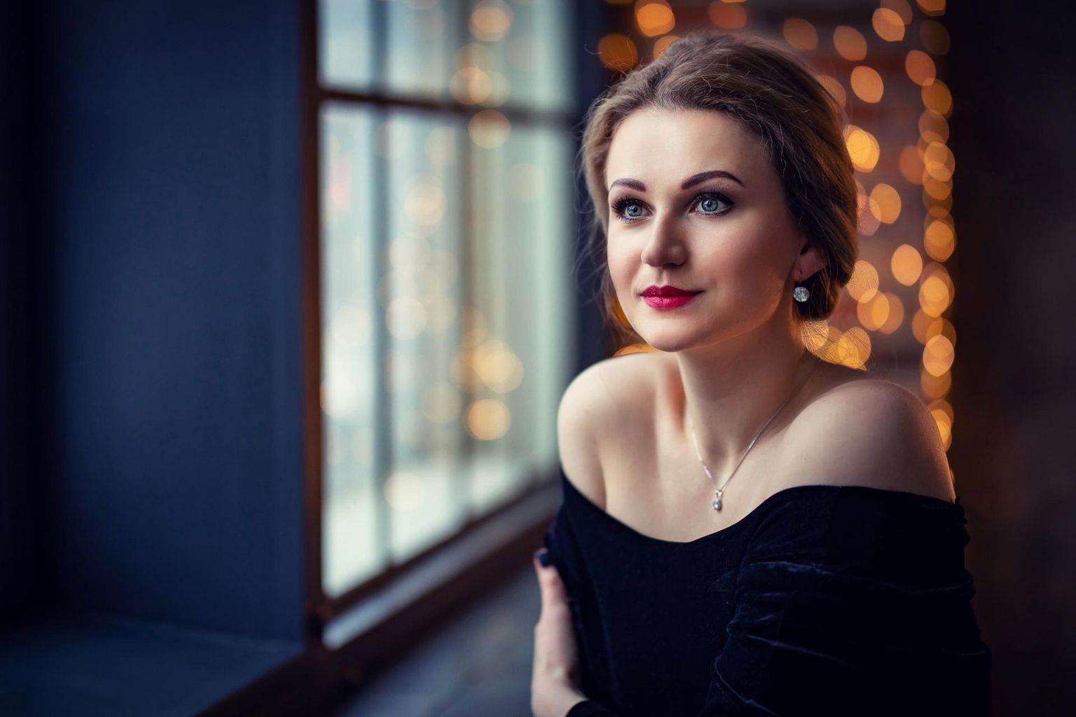 1989. aastal Tallinnas sündinud Dara Savinova on praegu Rootsi kuningliku ooperi solist.