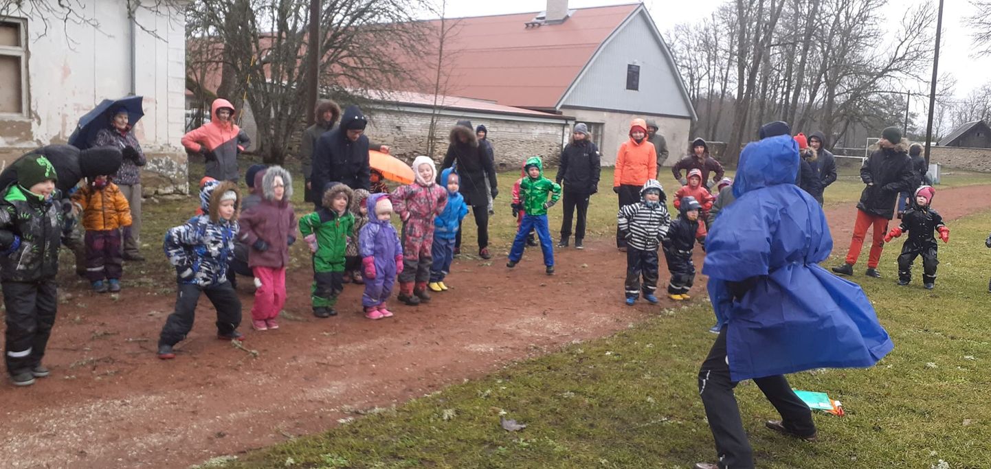 Roosna-Alliku mudilaste karikavõistlustele kogunes 36 last.