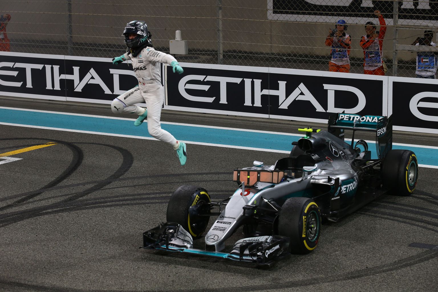 Nico Rosberg hüppab vormelimaailmast tundmatusse. Aga see pole hüpe, mida karta.