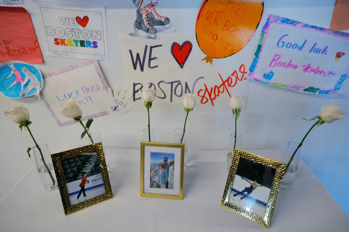 Bostoni uisuklubis mälestati hukkunud iluuisutajaid.