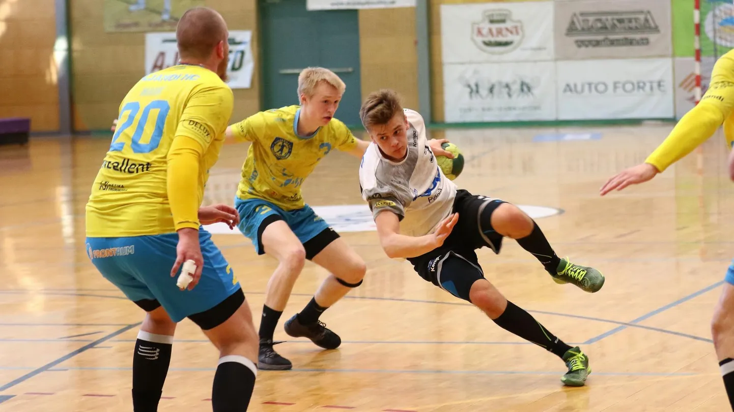 Tõnis Kase (palliga) viskas üheksa väravat ning viis Põlva Coopi veerandfinaalist edasi.