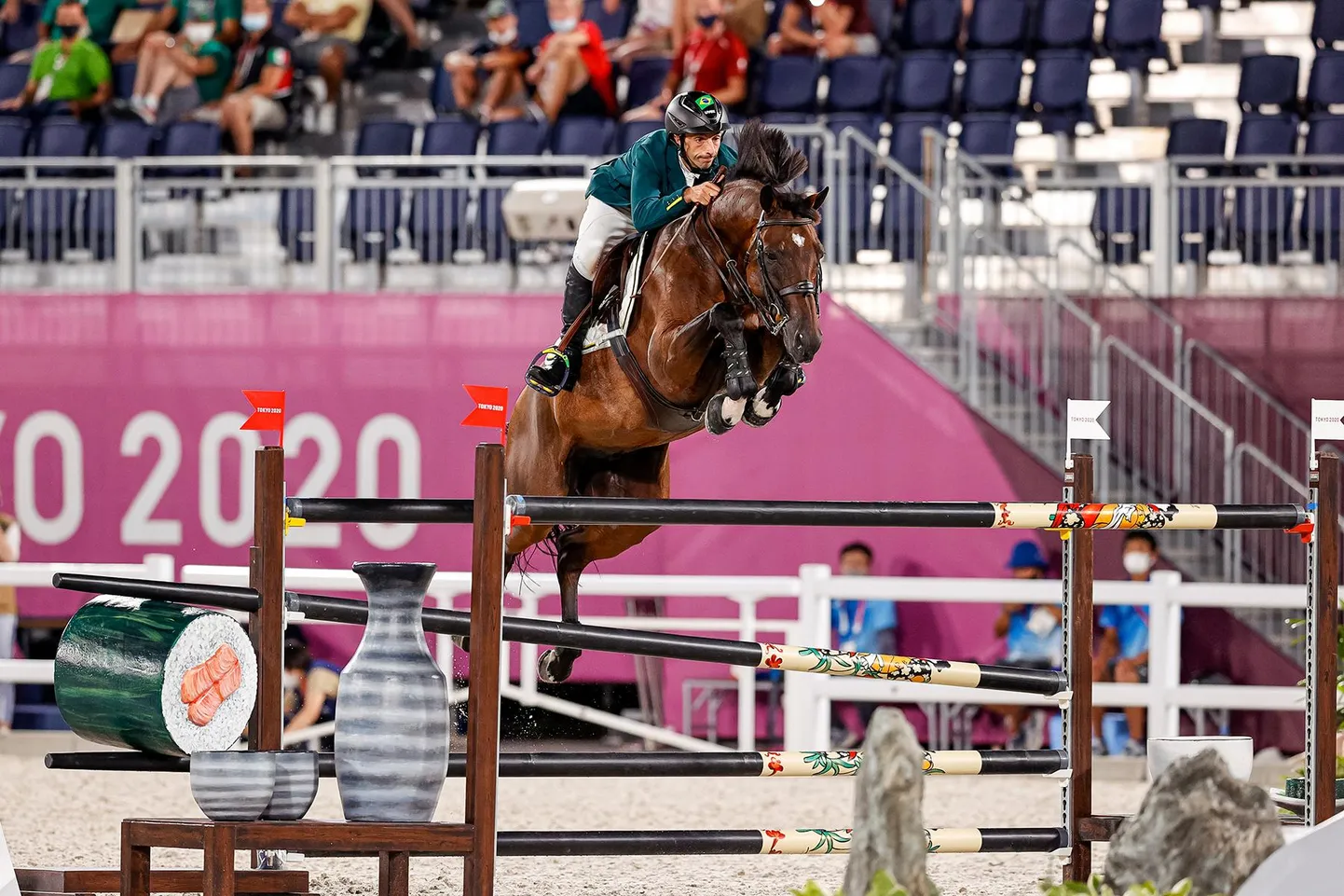 Tokyo suveolümpiamängudel tegi Eestis sündinud sporthobustest parima tulemuse Alfons Ra brasiillasest ratsaniku Yuri Mansuriga.