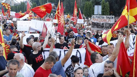 Skopjes avaldasid tuhanded meelt Bulgaaria kompromissi vastu