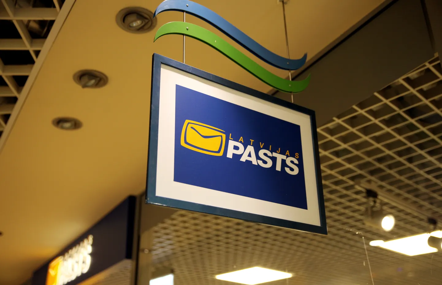 Вывеска Latvijas pasts