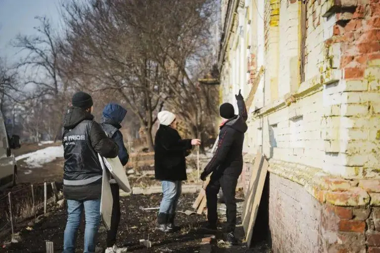 Люди в Сумах уже привыкли к постоянным обстрелам.