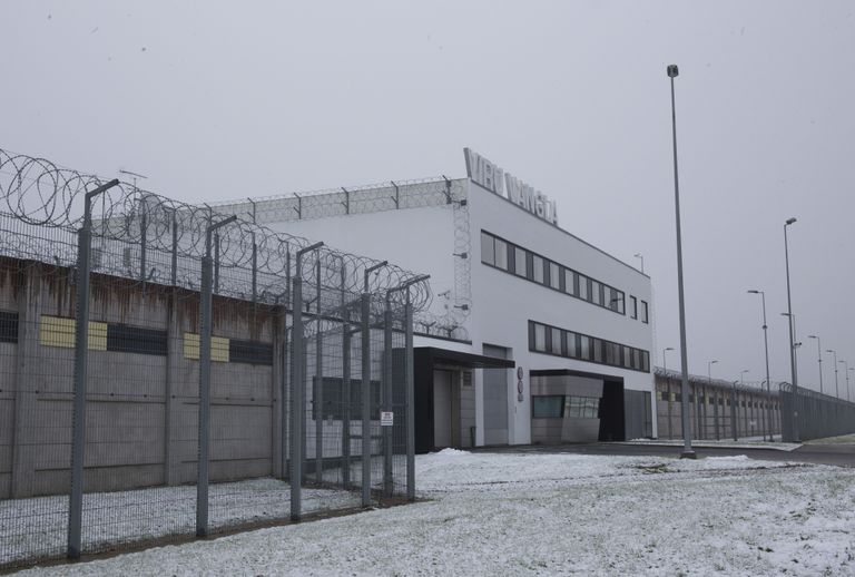 Okastraadi ja müüridega ümbritsetud Viru vanglas veedab tänavu jõule tuhatkond kinnipeetut.