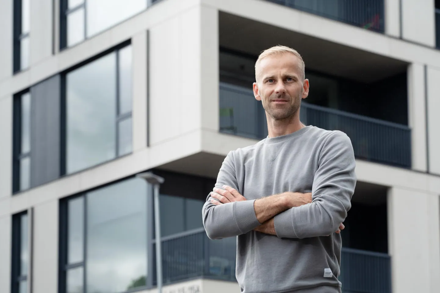 Einar Elbing ütles, et Pärnu turgu iseloomustab sesoonsus, mis tähendab, et lühikese suve jooksul soovivad paljud siia tulla ja suurenenud nõudlus viib lakke ööbimise hinnadki.