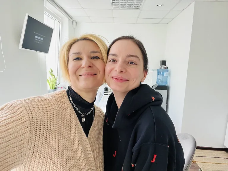 Инна Гордиенко и украинка Аня, открывшая в Таллинне маникюрный салон.