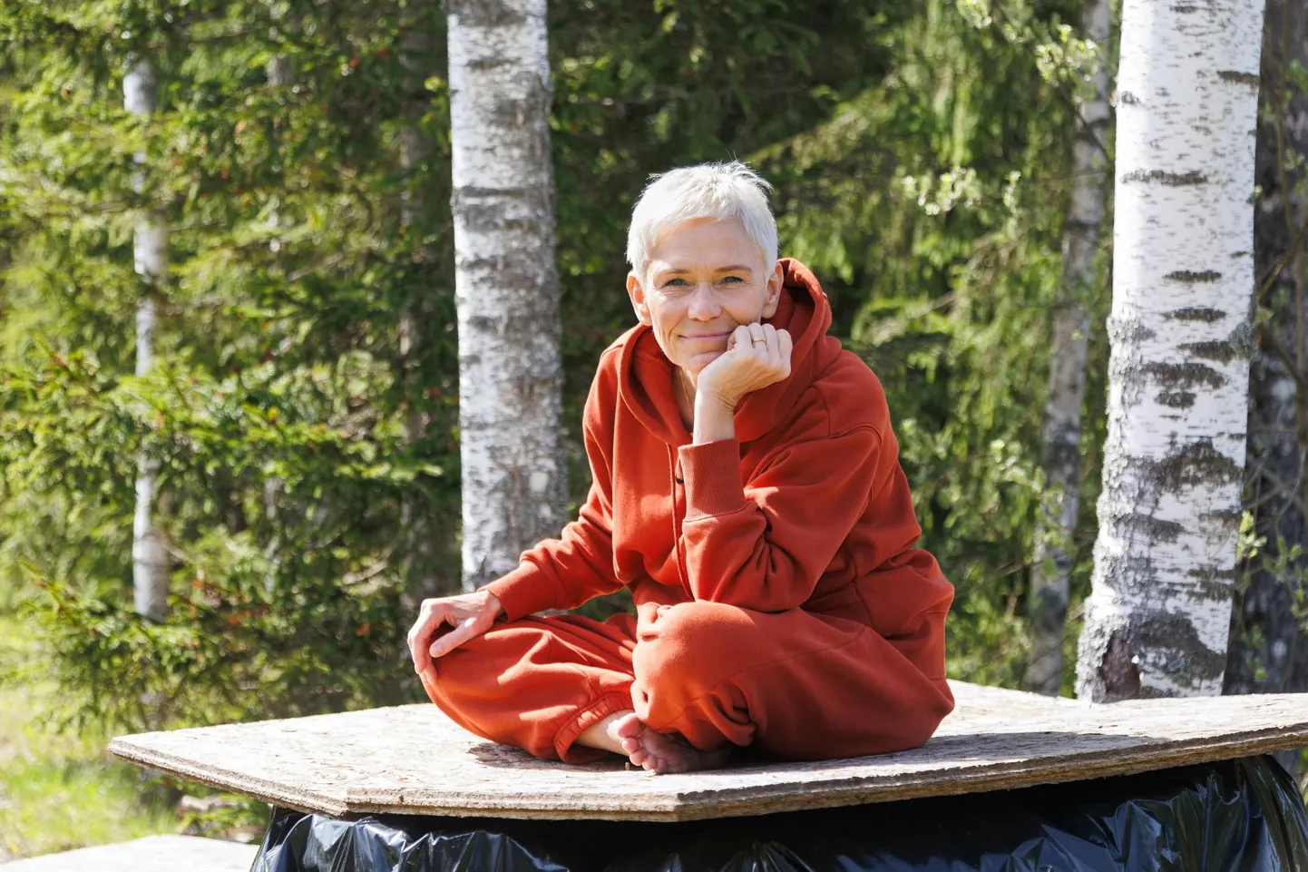 Muusik Merike Susi naudib rahu ja vaikust oma metsast ümbritsetud kodus Otepää vallas.