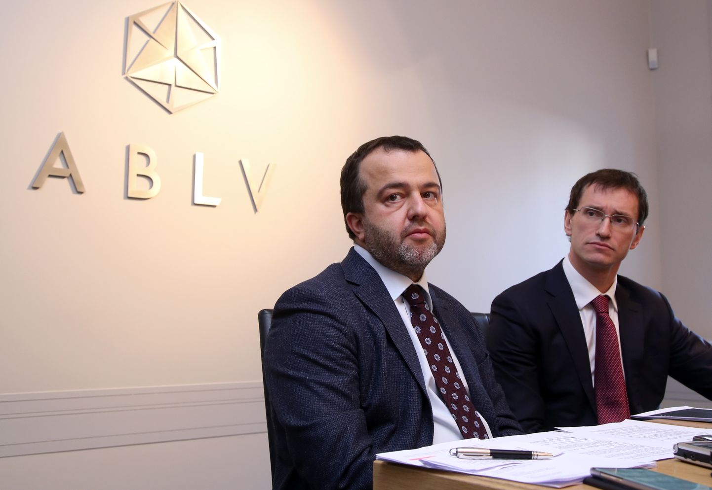"ABLV Bank" valdes priekšsēdētājs Ernests Bernis (no kreisās) un "ABLV Bank" valdes priekšsēdētāja vietnieks Vadims Reinfelds