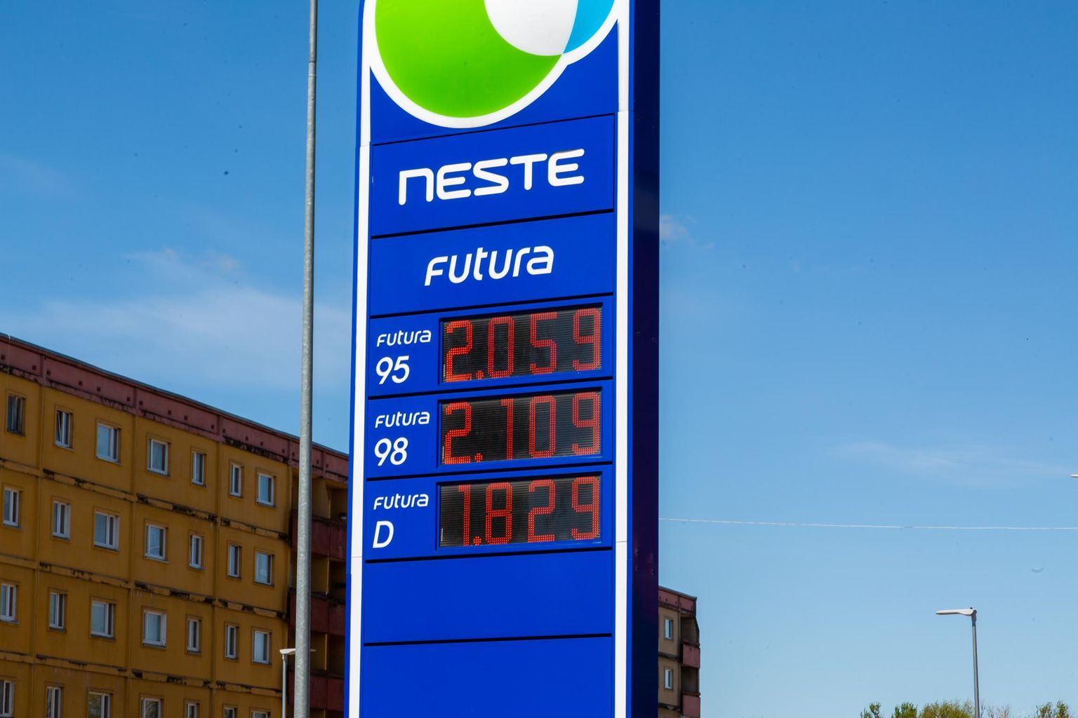 Mootorikütuse hinnad 18. mail Võru Neste tanklas.
