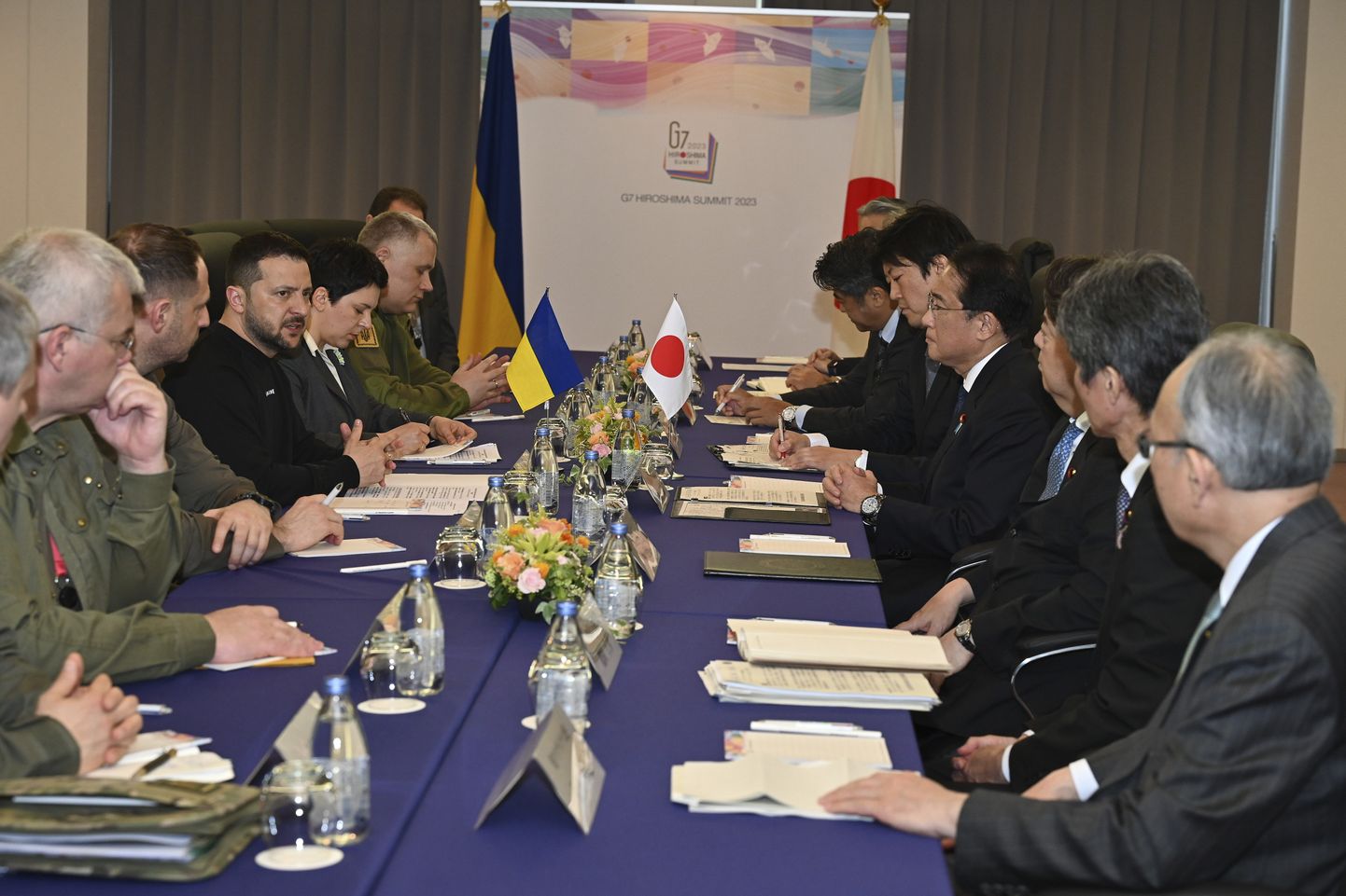 Ukraina president Volodomõr Zelenskõi ja Jaapani peaminister Fumio Kishida G7 tippkohtumise ajal peetud kahepoolsel kohtumisel 21. mail 2023 Hiroshimas.
