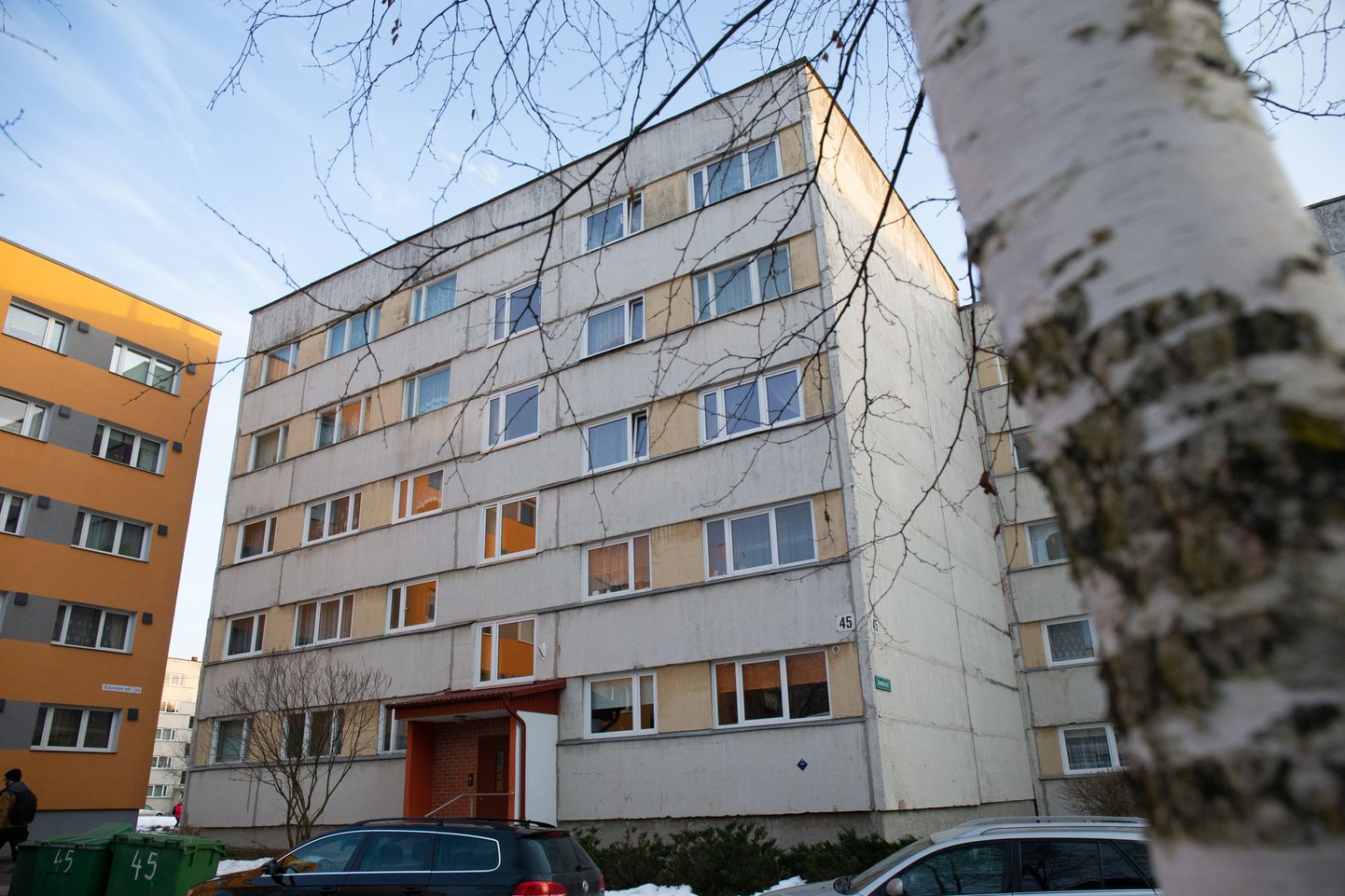 Kaunase puiestee kortermajas tapeti eile 67-aastane naine.