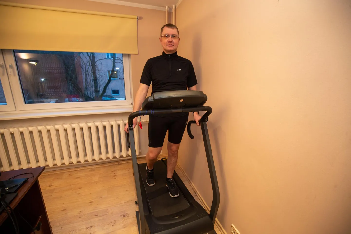 Ivo Saarniit ütles, et sai pärast siirdamist päriselu elama hakata. Varem ei olnud tal võhma sporti teha, nüüd liigutab ta end ka koduseinte vahel jooksulindil.