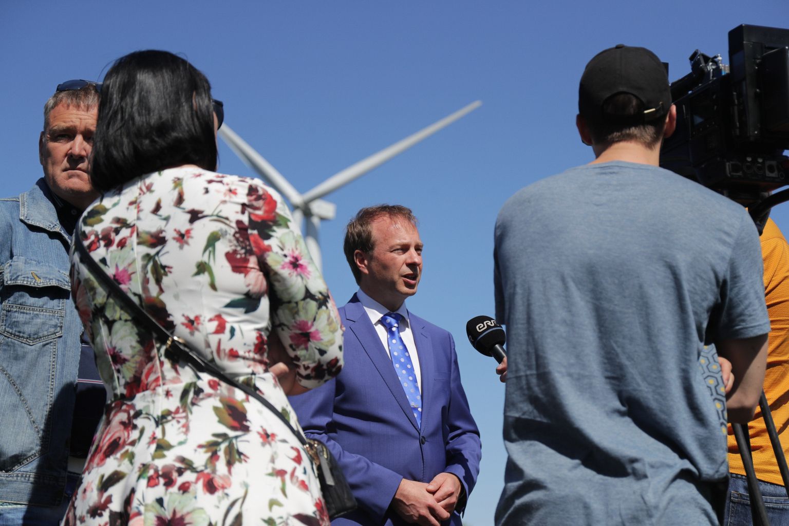 Eesti Energia juht Hando Sutter allkirjastas mai lõpus Paldiski tuulepargis 493-miljonilise lepingu Eesti suurima tuuleenergia tootja Nelja Energia ostuks.