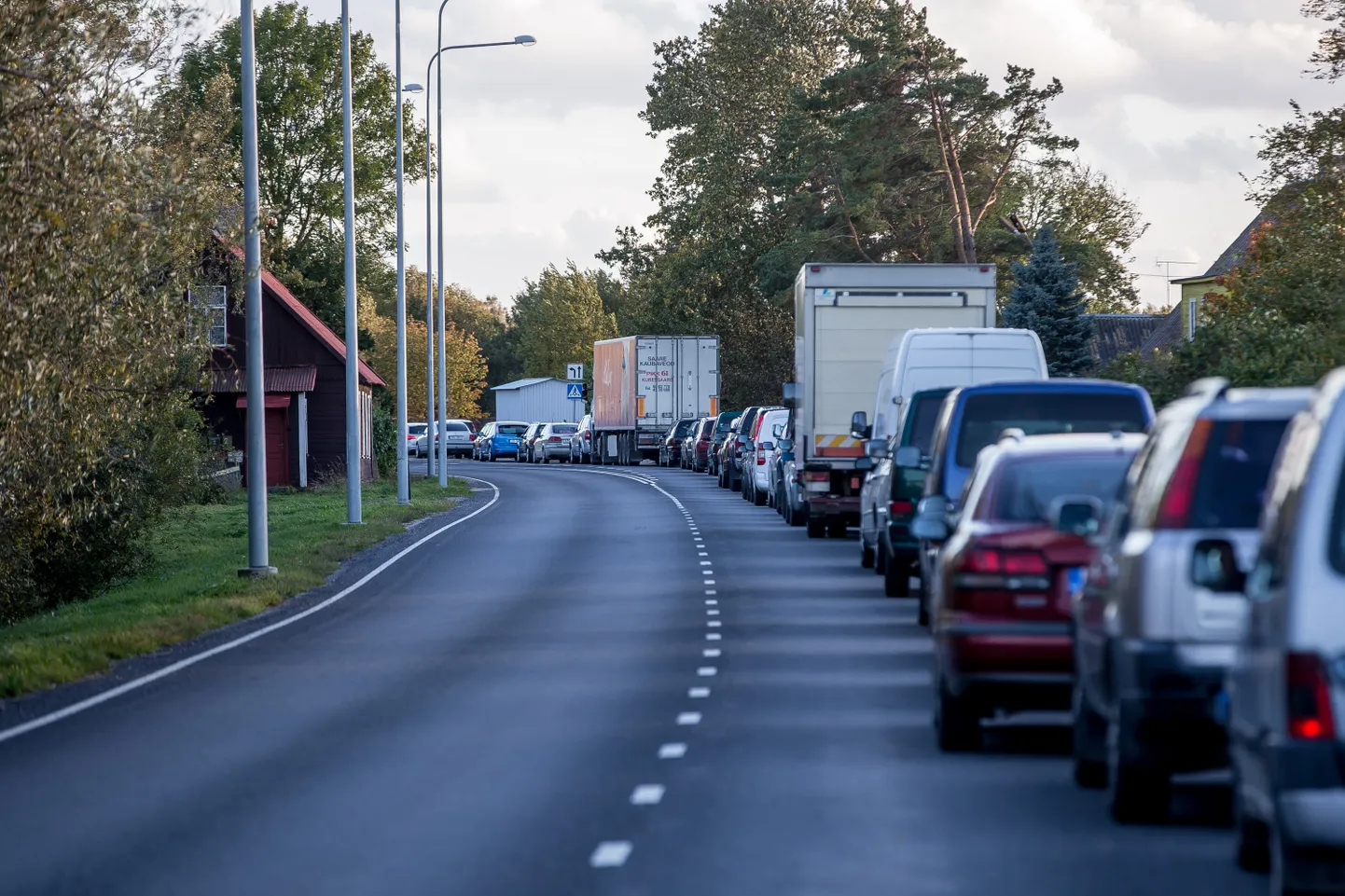 Praamijärjekord Virtsu sadamas.