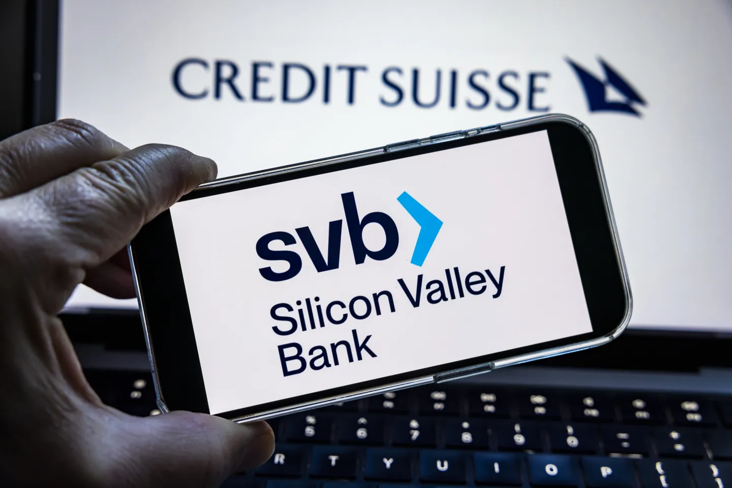 Šveitsi suurpanga Credit Suisse'i aktsia kukub kivina