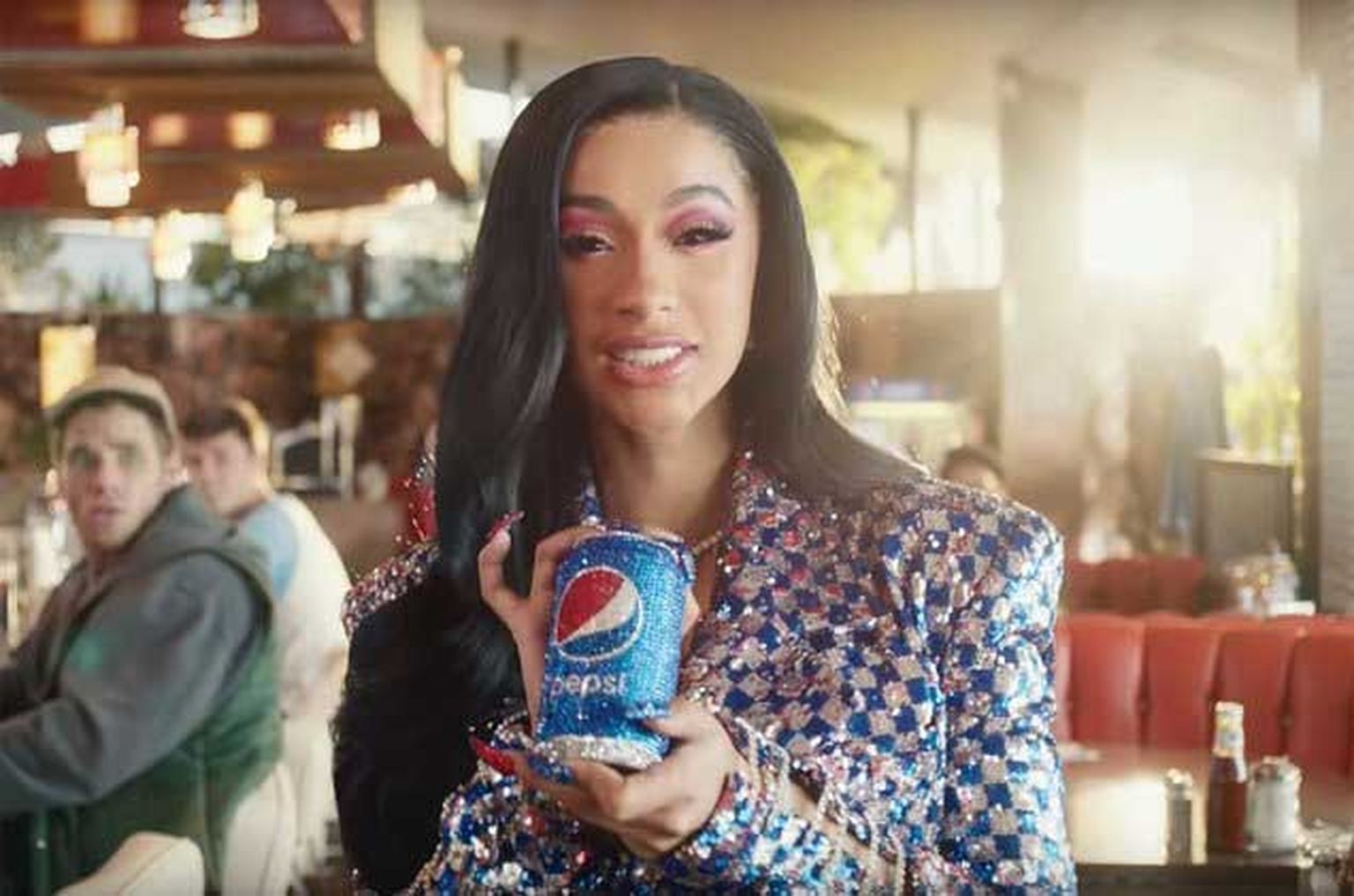 Repere Kārdija Bī reklamā Pepsi