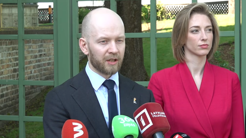 Rīgas pilī notiek politiskās konsultācijas ar Saeimas frakcijām