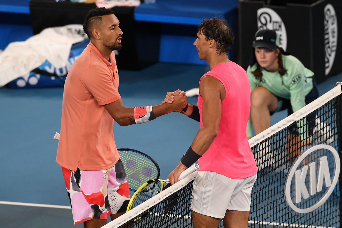 Hispaanlane Rafael Nadal (paremal) ja austraallane Nick Kyrgios jätavad 2020.aasta US Openi vahele. Foto on tehtud käesoleva aasta Austraalia lahtistel meistrivõistlustel.
