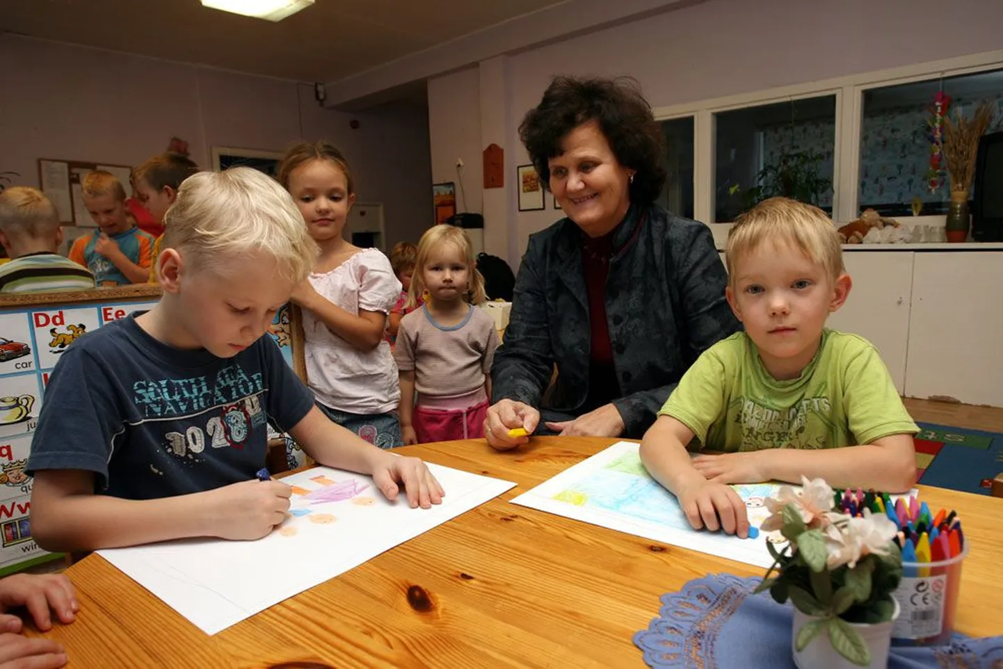 Tallinnas Mustamäel tegutseva Kiikhobu lasteaia juhataja Erika Müristaja sõnul oleks neil raske leida lapsi, kes oleksid valmis osaajalist kohta n-ö jagama.