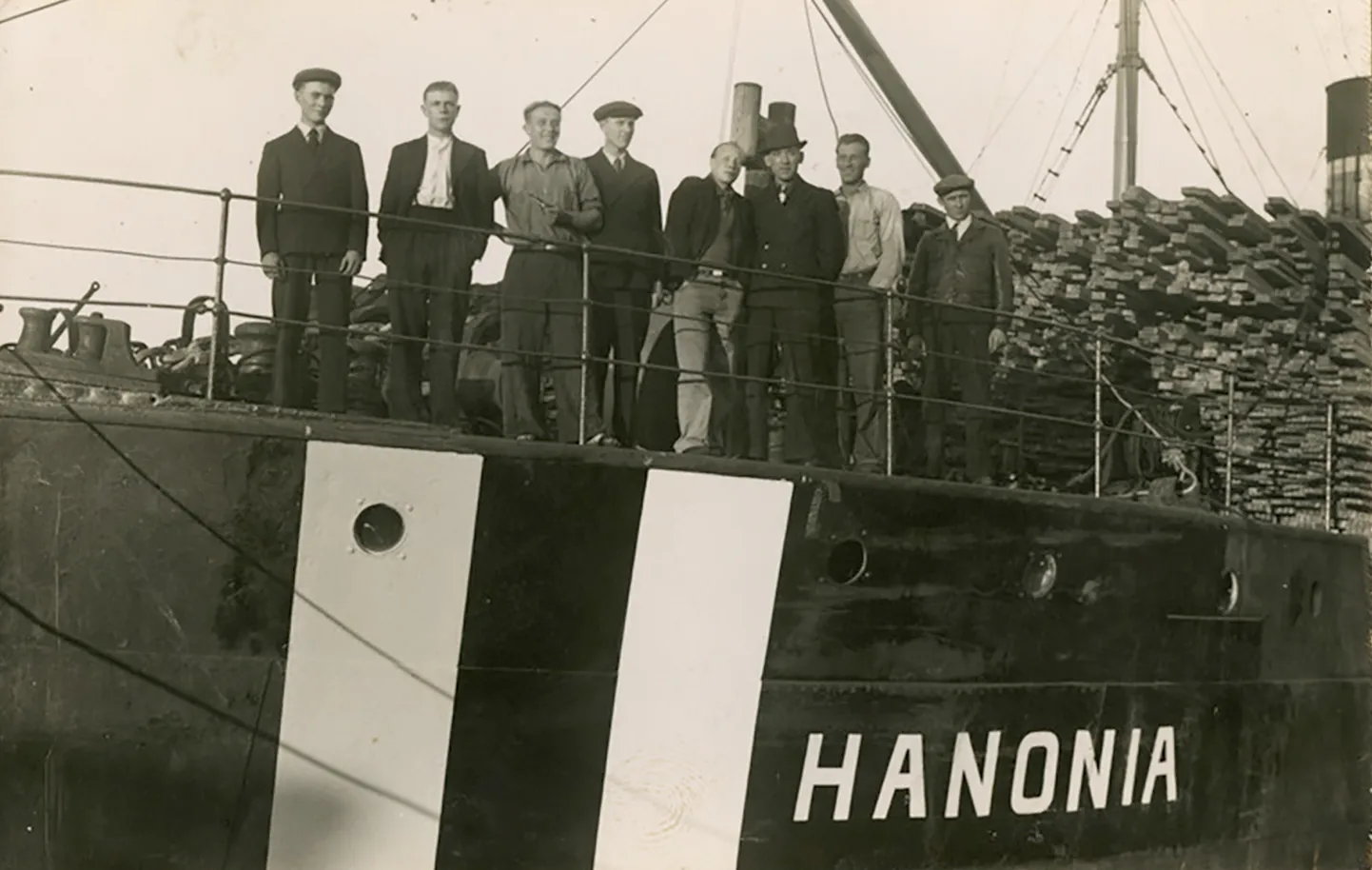 Aurulaev Hanonia meeskond laeva tekil 12. septembril 1939, paar nädalat enne laeva kaaperdamist.